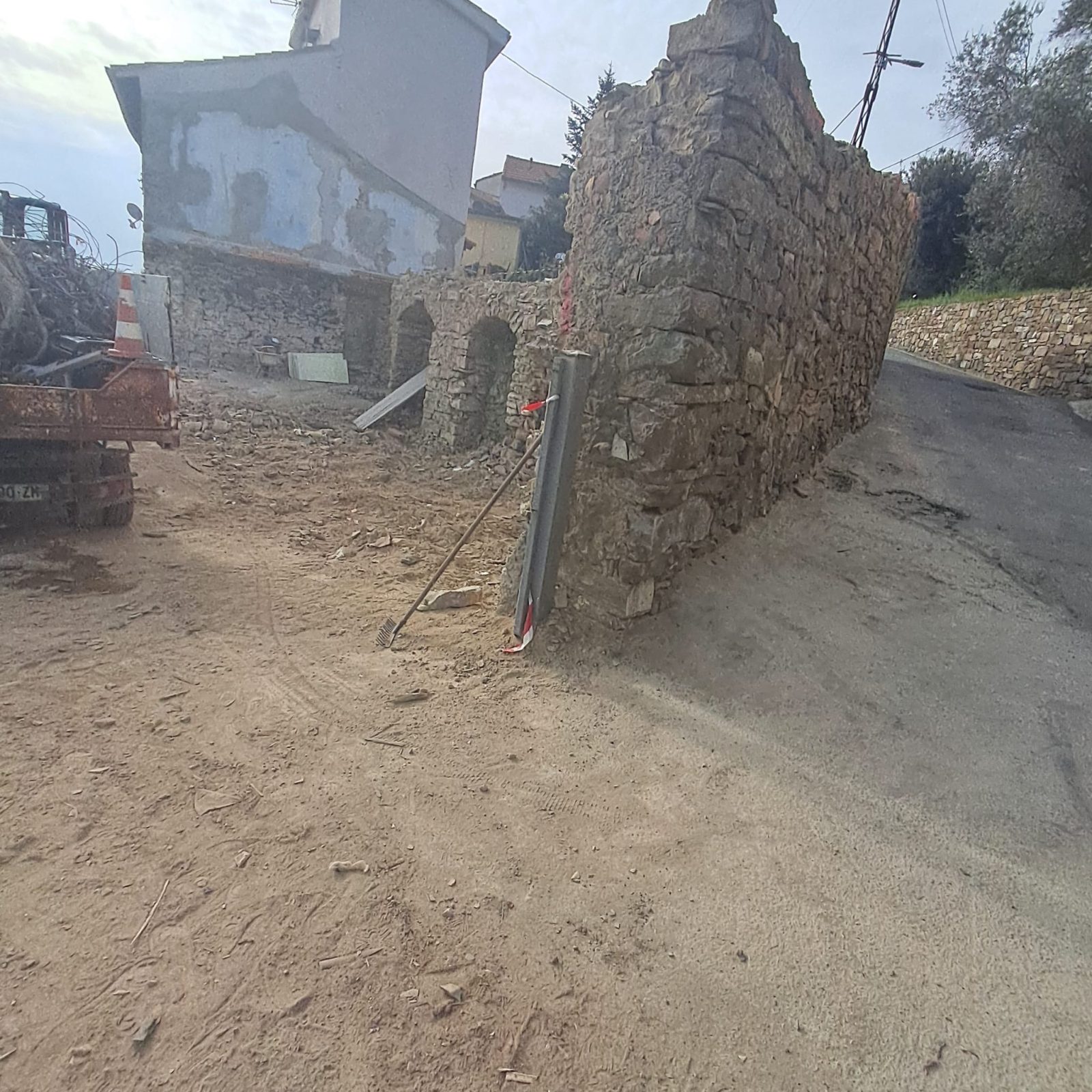 Engin de chantier lors d'une démolition