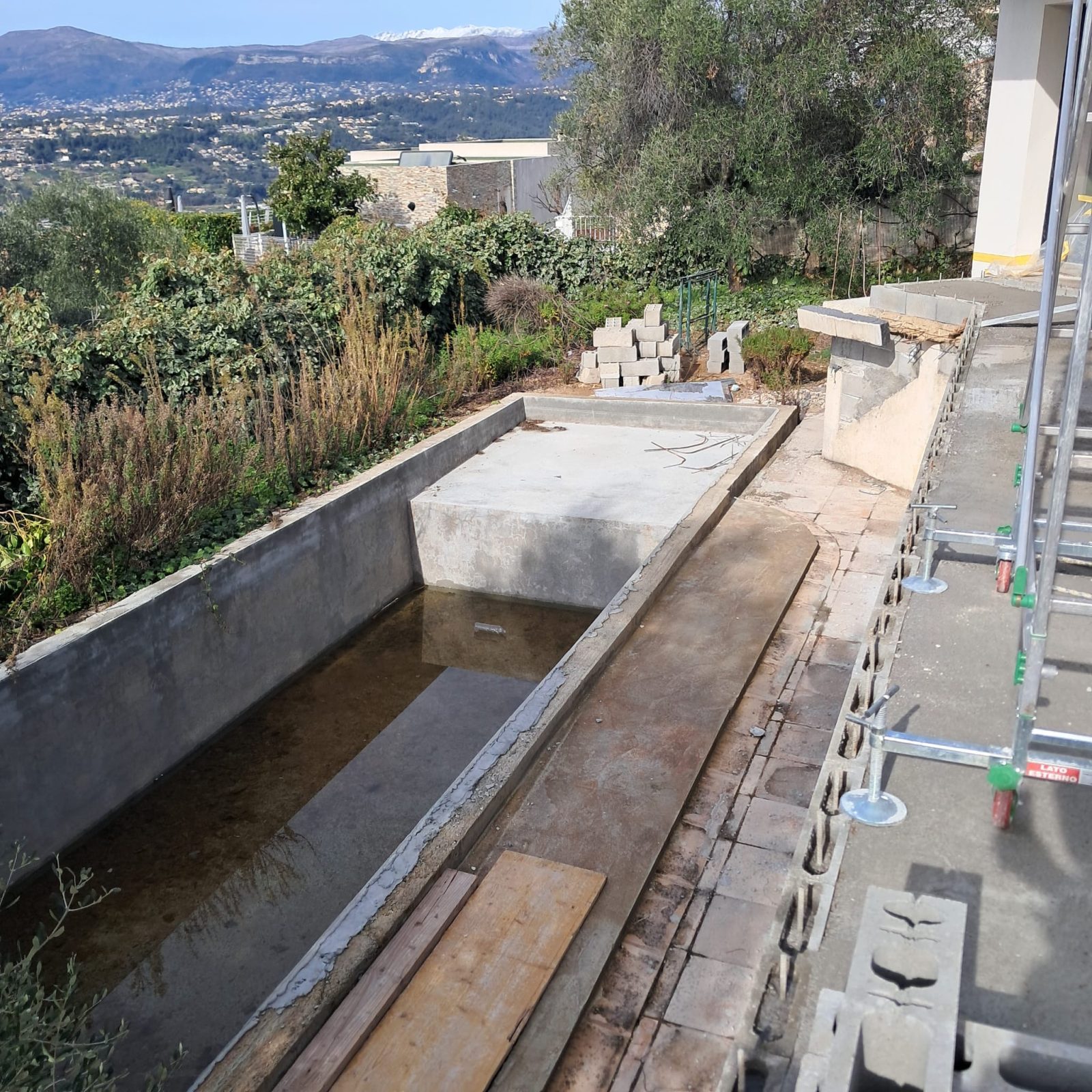 Construction de piscine avec vue montagne